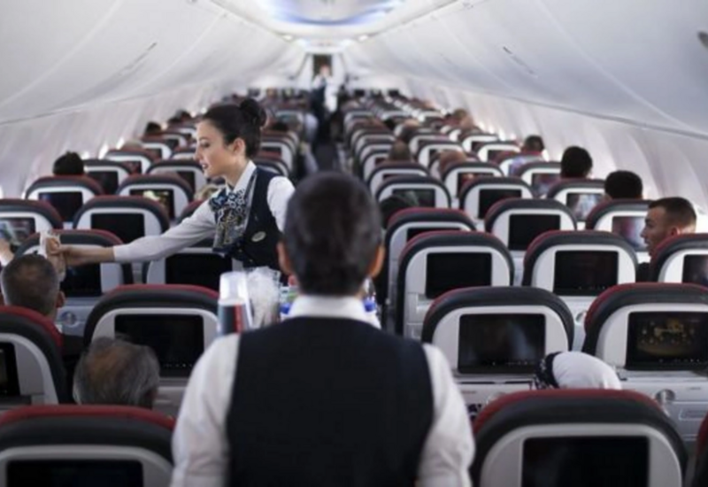 Паническая атака у женщины в самолете вызвала обсуждения в соцсетях