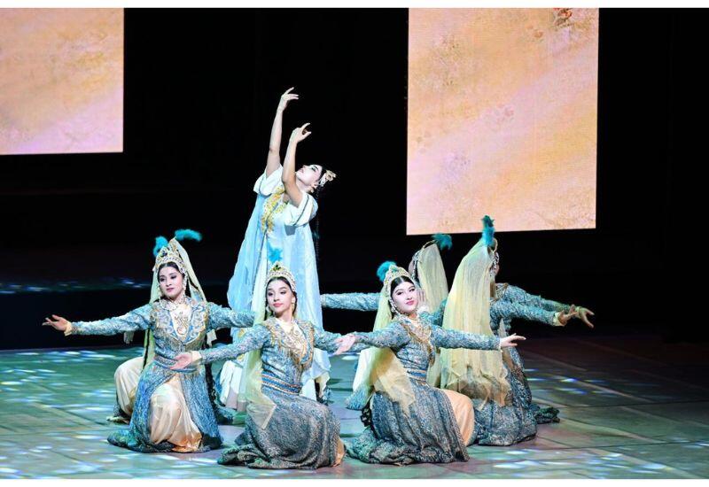 Сказочное очарование танцев Узбекистана в Азербайджане - музыка, хореография и литературное наследие