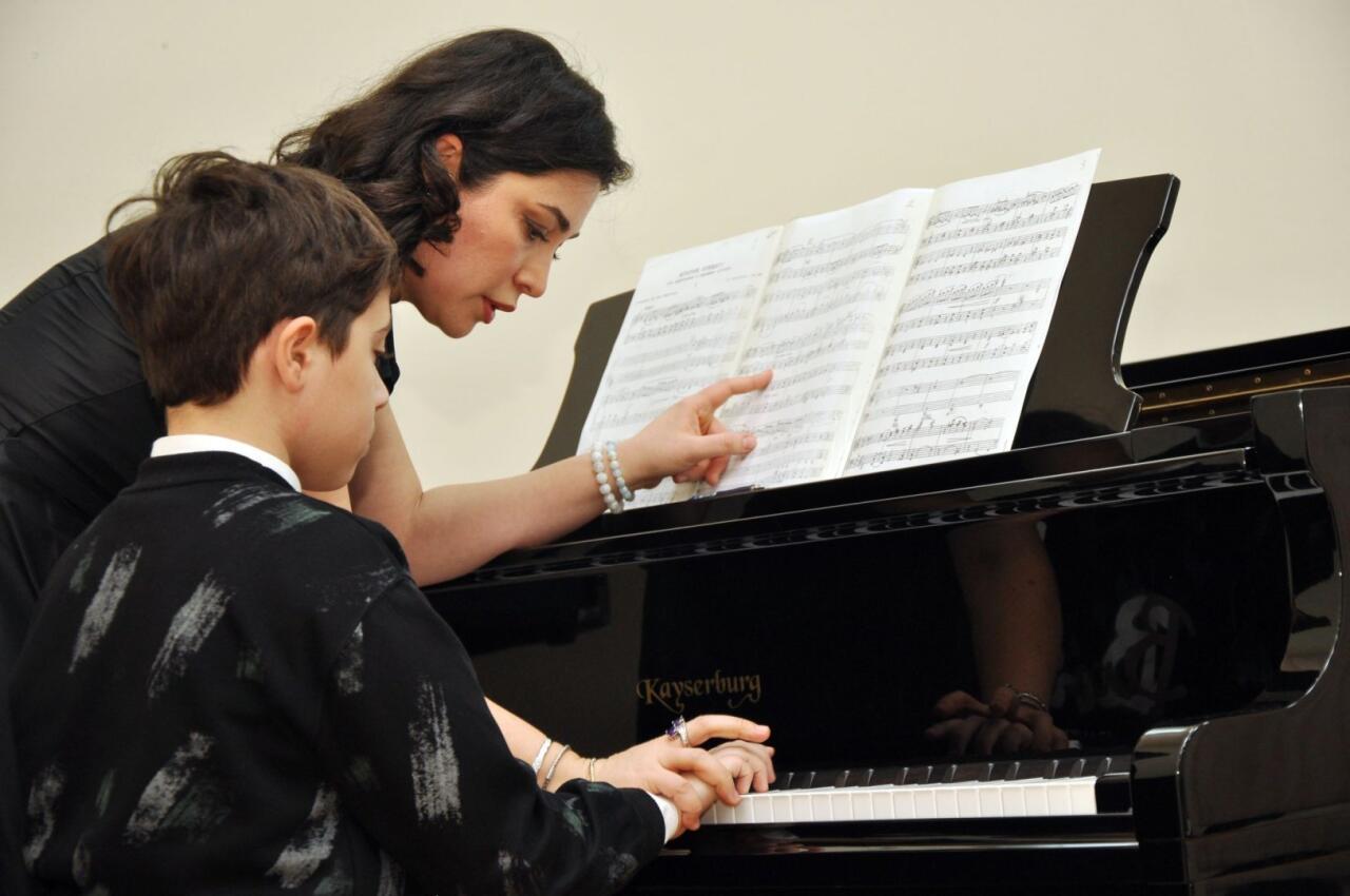 В Мингячевире прошли мастер-классы по специальностям тар и фортепиано