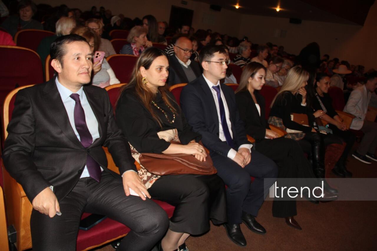 В Азербайджанском русском драмтеатре прошли первые гастроли Жетысайского драмтеатра со спектаклем "Мой друг"