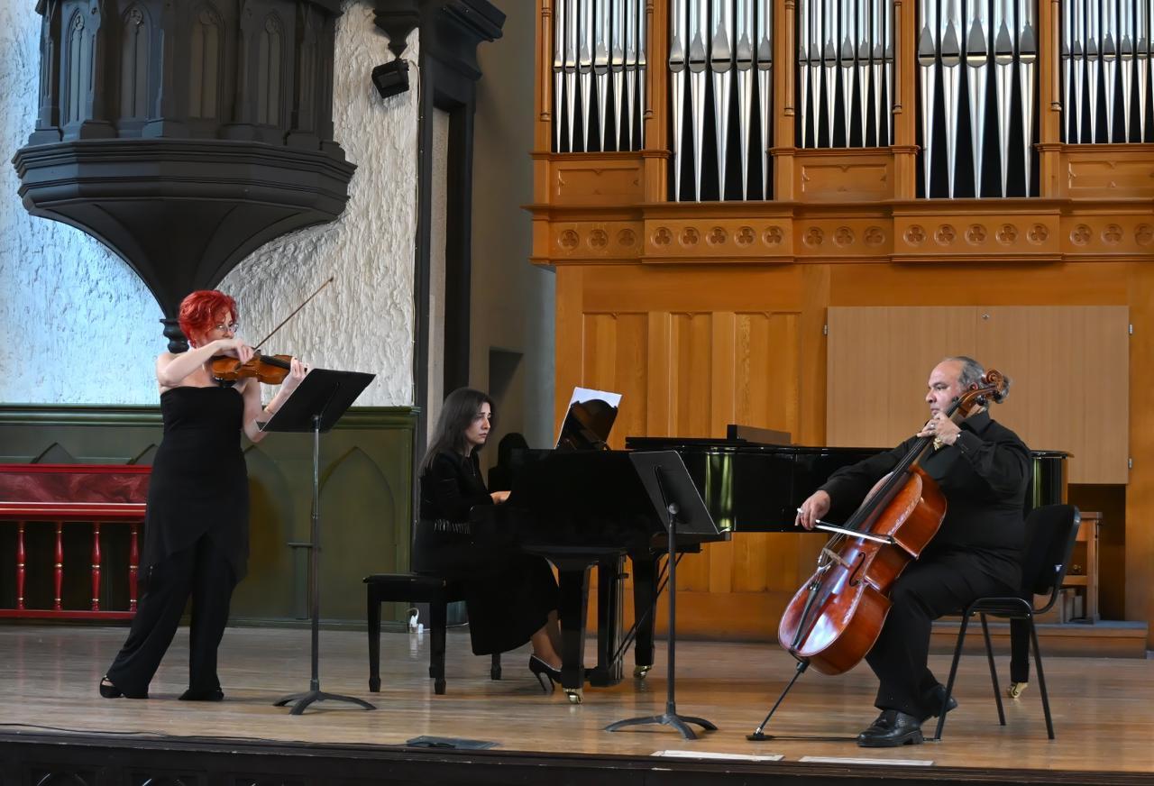 В Баку представлена музыкотерапия - воздействие звука на человеческую душу