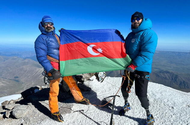 Как герой Карабахской войны без ног покорил гору Эльбрус - презентация фильма "Дыхание Победы"
