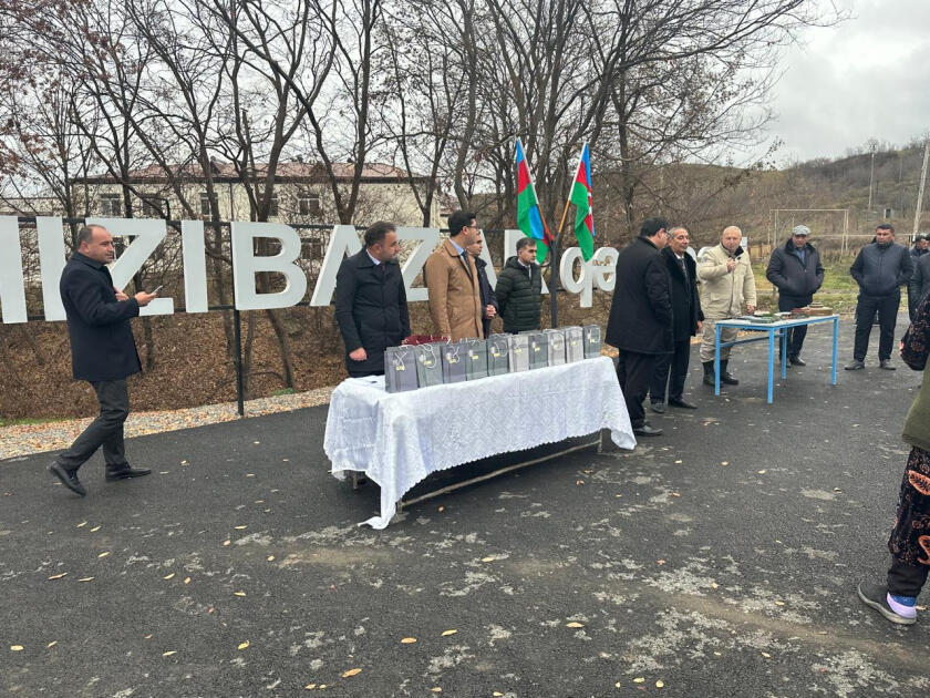 Еще 18 семьям, переселившимся в поселок Гырмызы Базар, вручены ключи от домов