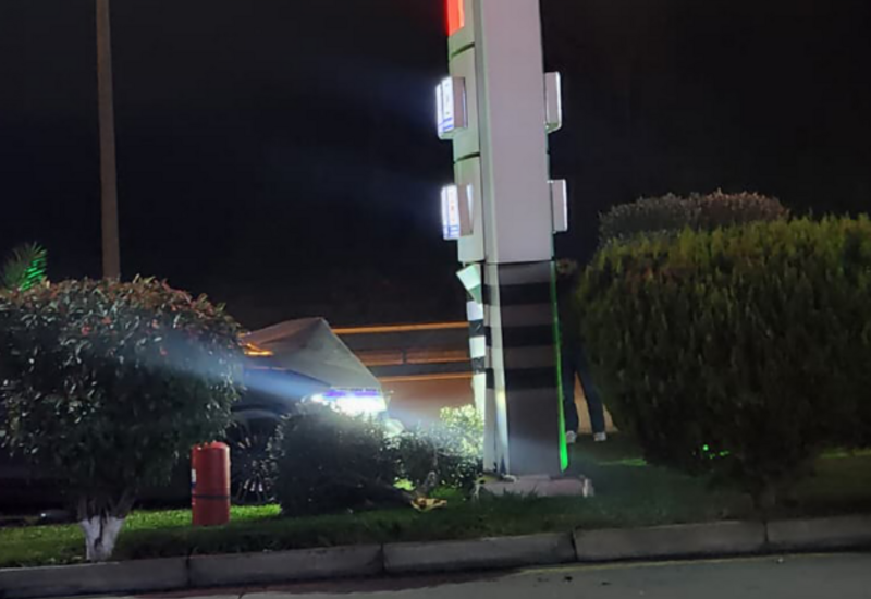 Крупное ДТП в Баку - автомобиль вылетел с трассы