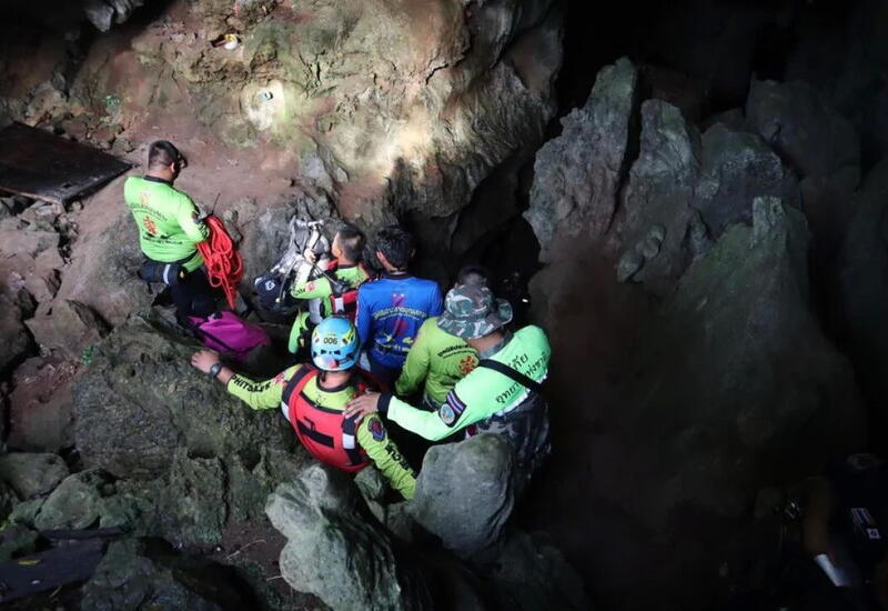 В Таиланде спасли монаха из затопленной пещеры