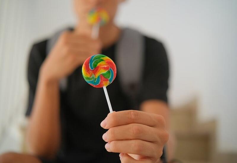 Названа самая вредная для зубов сладость