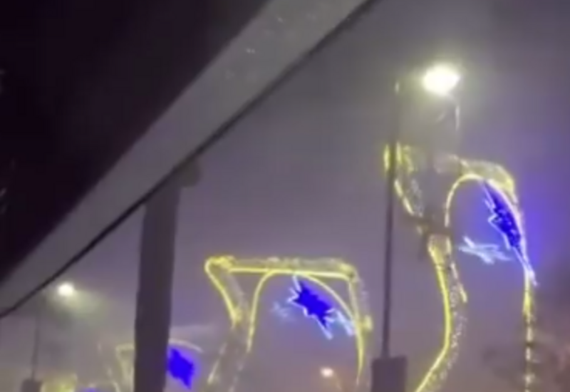 Сильные ветра обрушили рождественскую иллюминацию в Испании