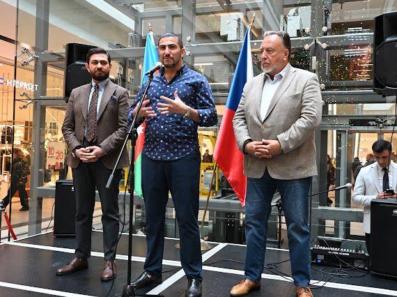 Live-show в Баку - Чехия глазами азербайджанских художников