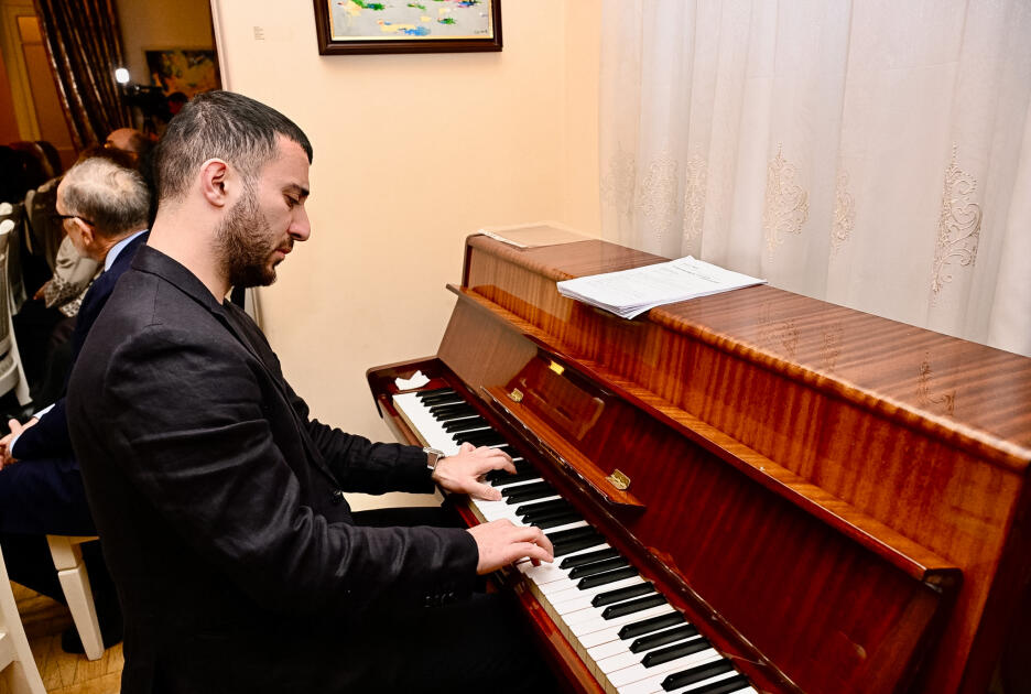 Запах нефти и звон золота - как Баку начала XX века заговорил со зрителем