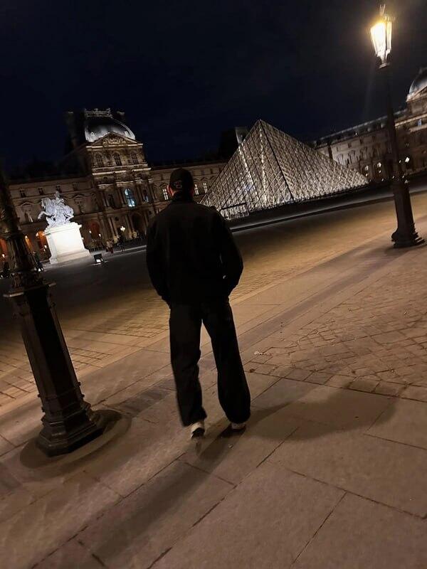 Бензема арендовал Лувр ради ужина с возлюбленной