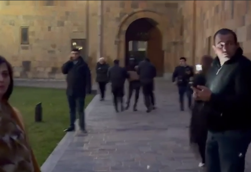 Силовики стягиваются к территории Эчмиадзина,