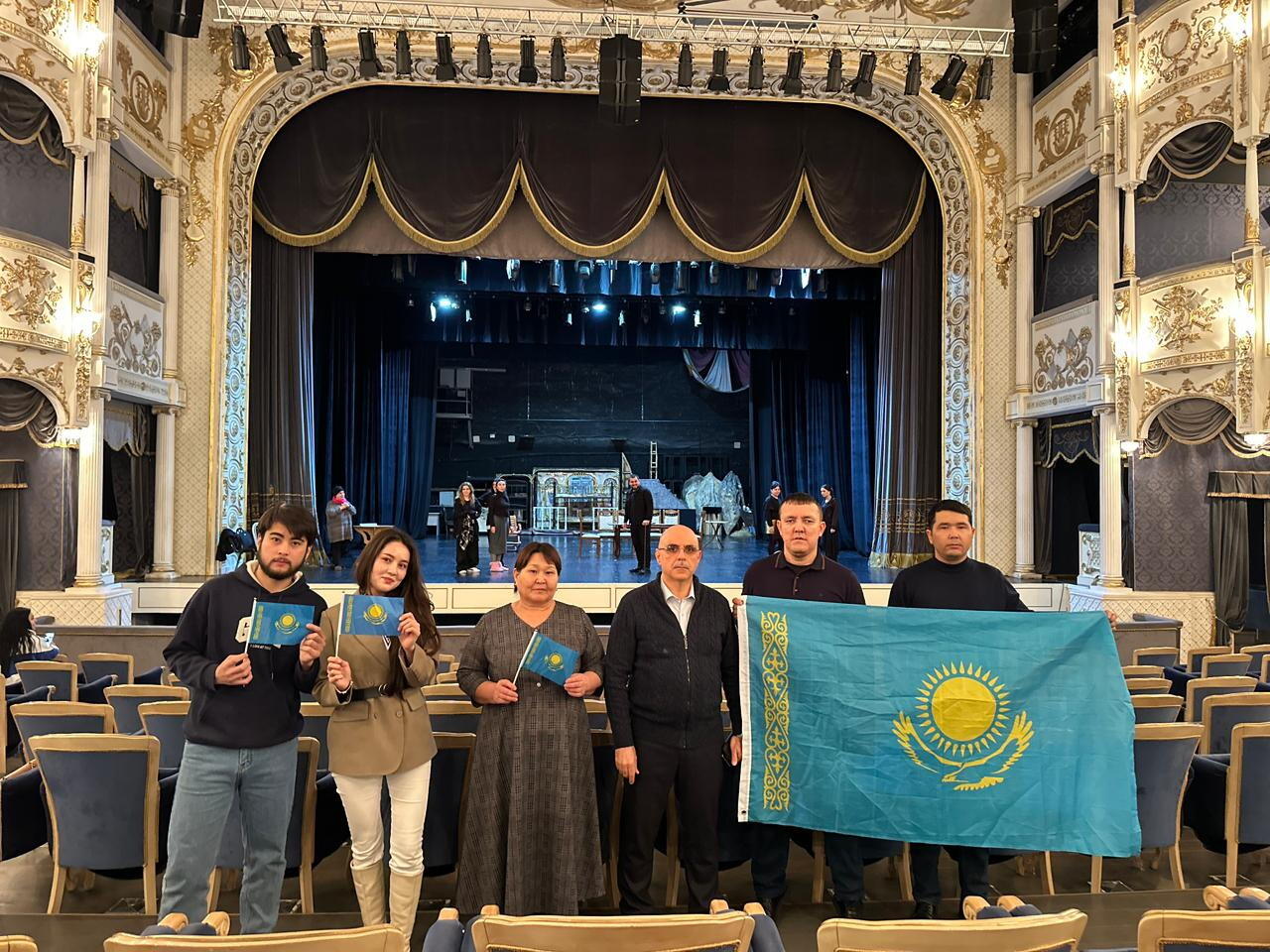 Творческий коллектив из Казахстана посетил театры Азербайджана