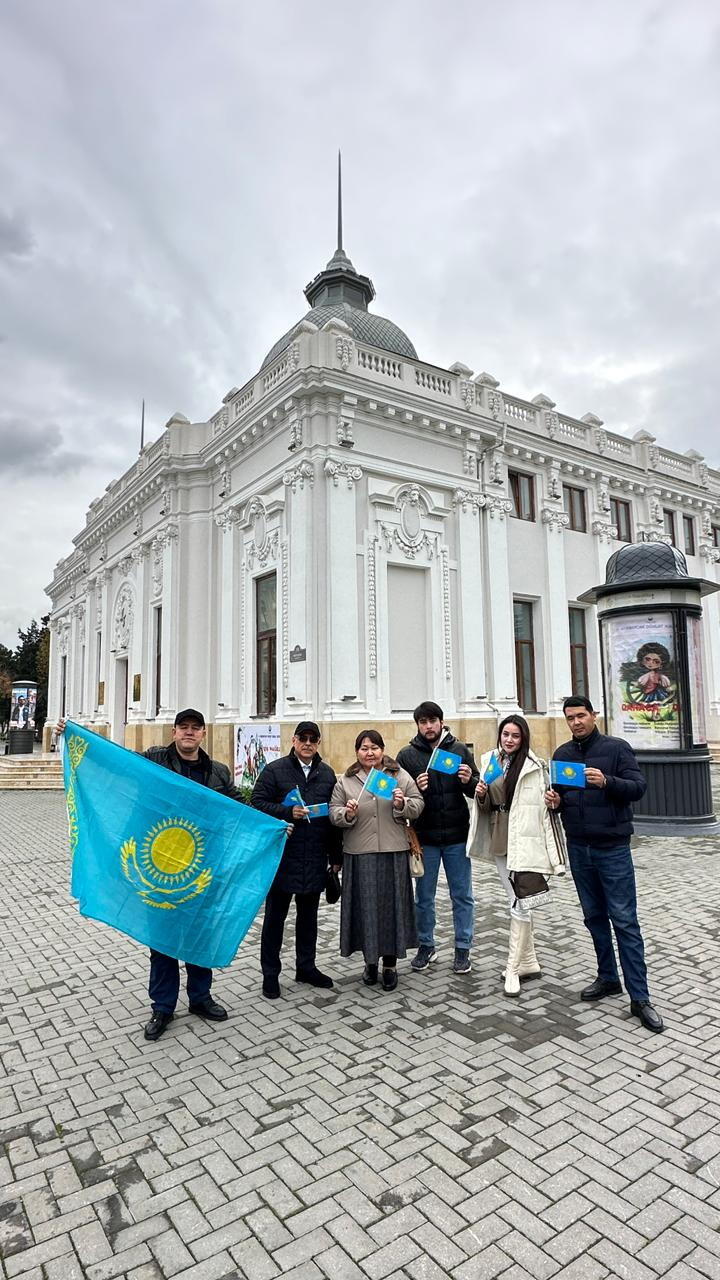 Творческий коллектив из Казахстана посетил театры Азербайджана