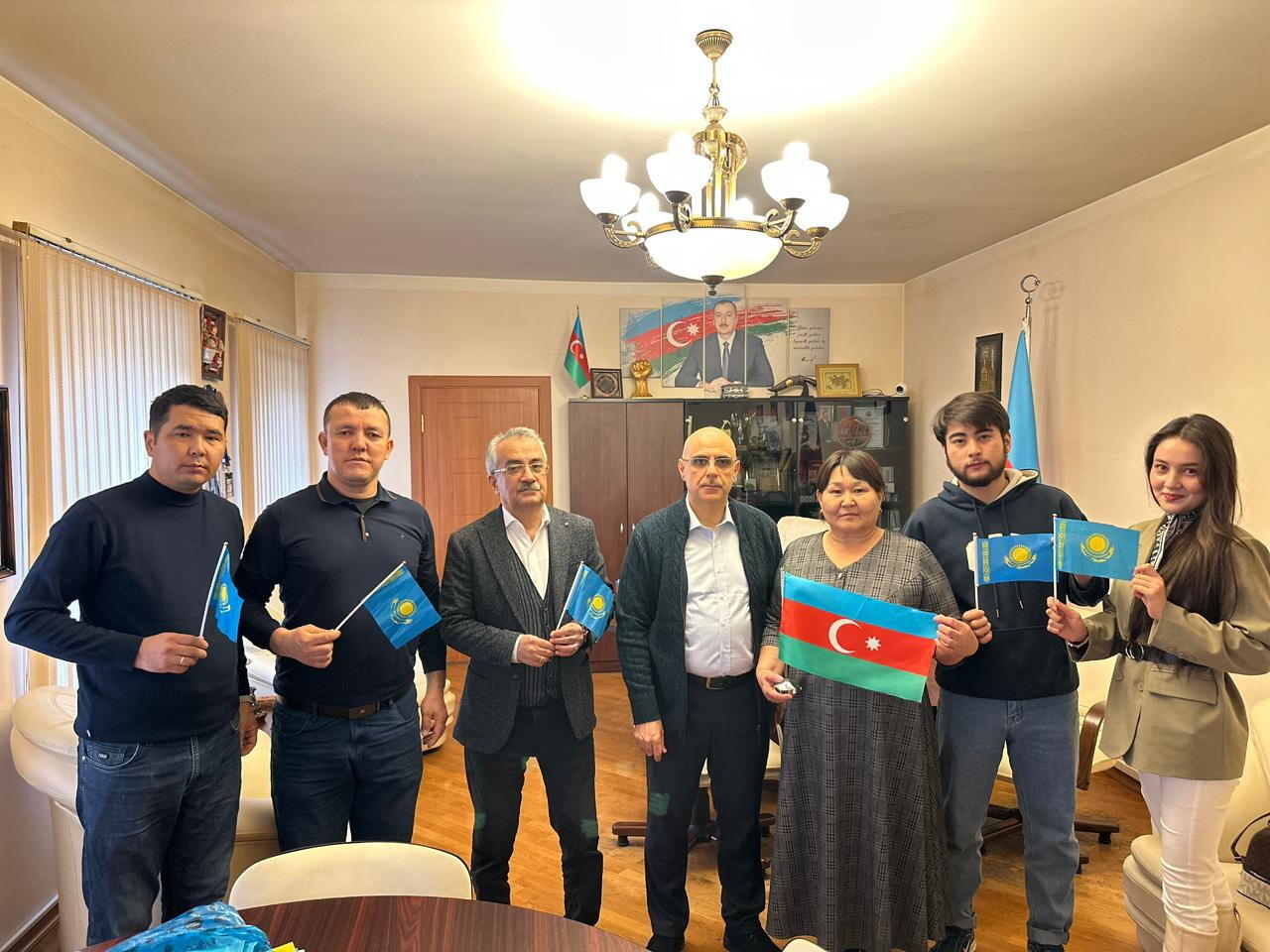 Творческий коллектив из Казахстана посетил театры Азербайджана