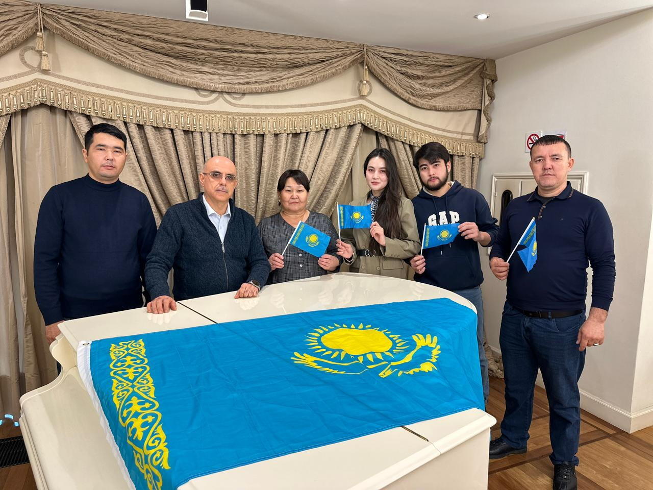 Творческий коллектив из Казахстана посетил театры Азербайджана