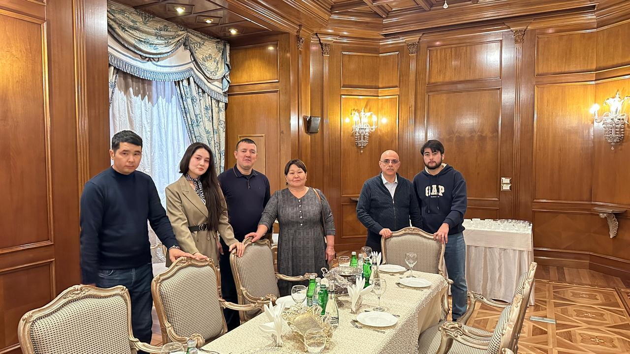 Творческий коллектив из Казахстана посетил театры Азербайджана