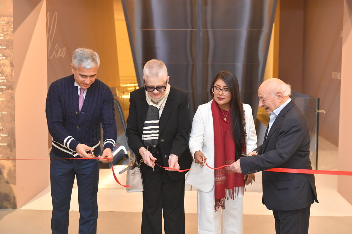 Perulu rəssam Sol Alexonun alpakaları Bakıda Heydər Əliyev Mərkəzində