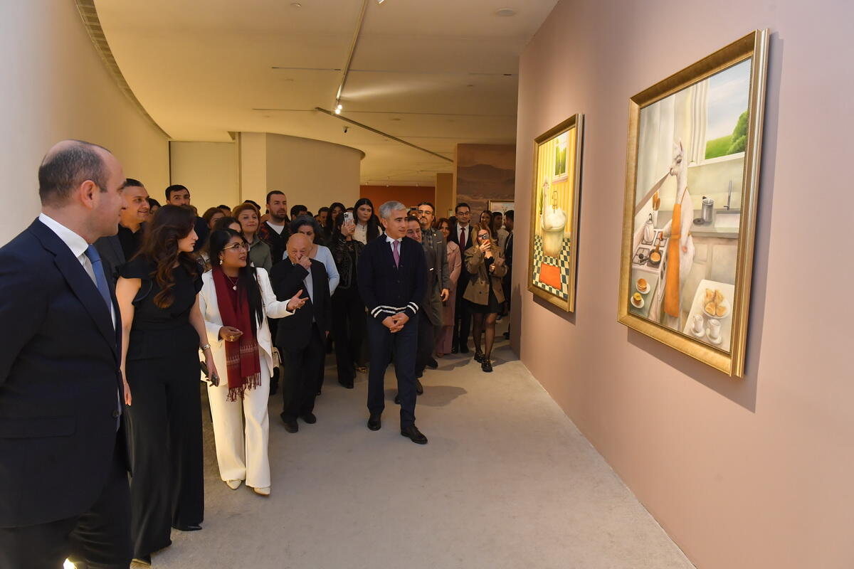 Perulu rəssam Sol Alexonun alpakaları Bakıda Heydər Əliyev Mərkəzində