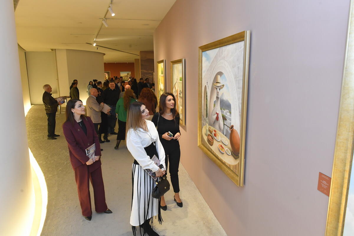 Perulu rəssam Sol Alexonun alpakaları Bakıda Heydər Əliyev Mərkəzində