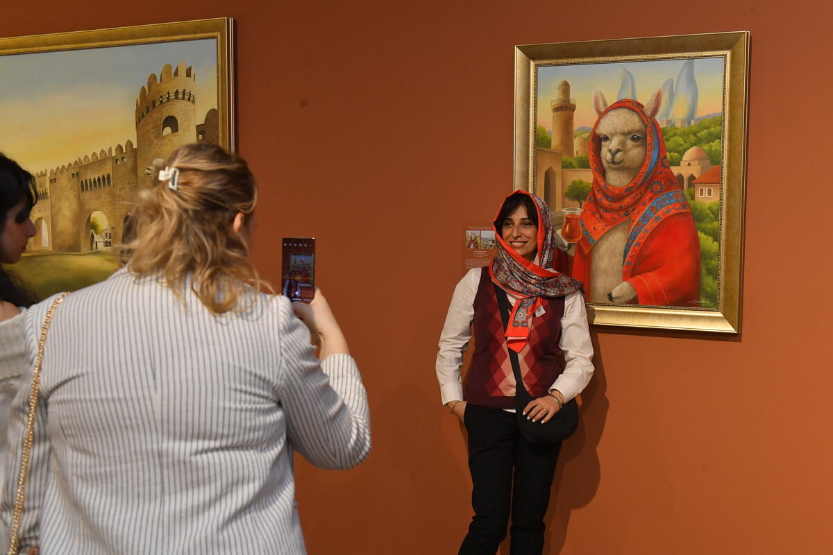 Perulu rəssam Sol Alexonun alpakaları Bakıda Heydər Əliyev Mərkəzində