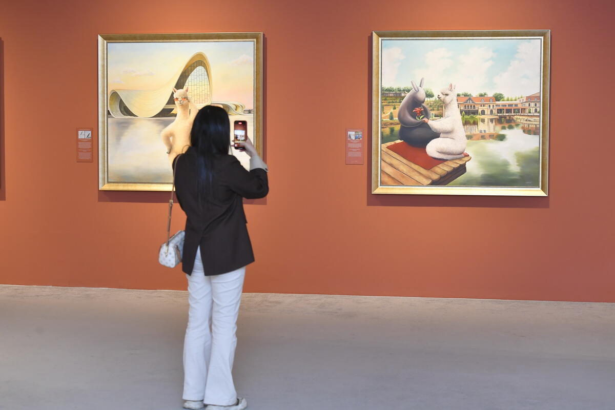 Perulu rəssam Sol Alexonun alpakaları Bakıda Heydər Əliyev Mərkəzində