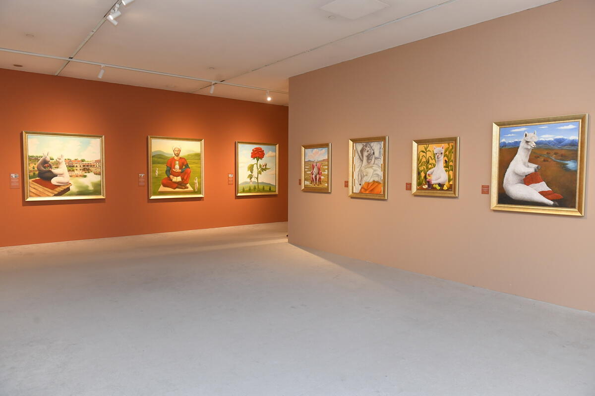 Perulu rəssam Sol Alexonun alpakaları Bakıda Heydər Əliyev Mərkəzində