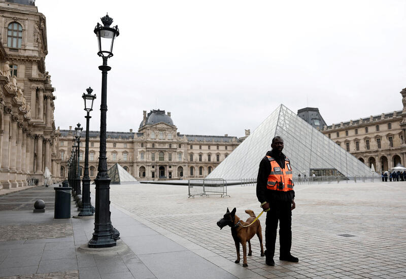 Лувр возобновил работу в «нормальном режиме»