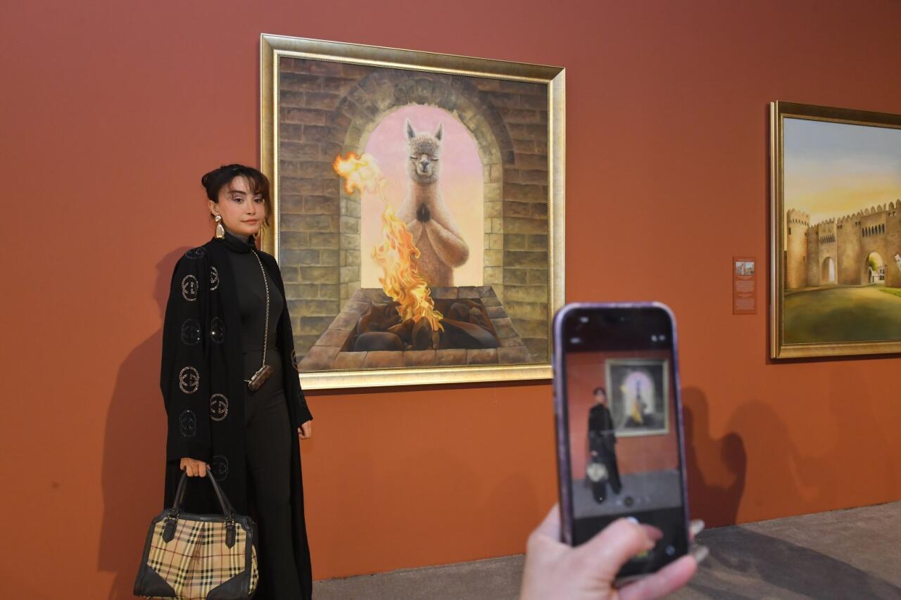 Альпаки перуанской художницы Сол Алехо в Центре Гейдара Алиева в Баку