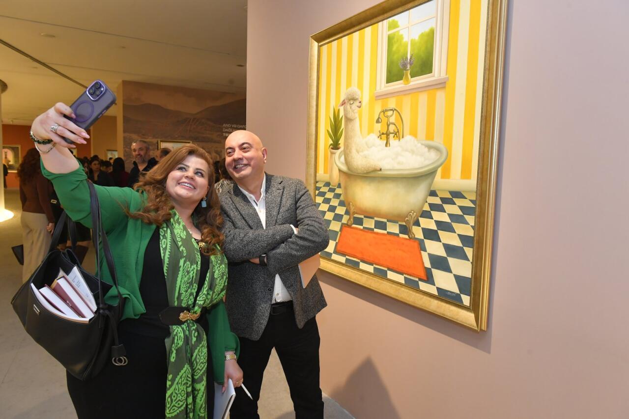 Альпаки перуанской художницы Сол Алехо в Центре Гейдара Алиева в Баку