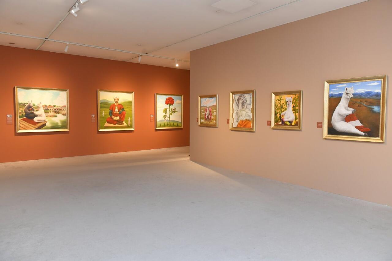 Альпаки перуанской художницы Сол Алехо в Центре Гейдара Алиева в Баку