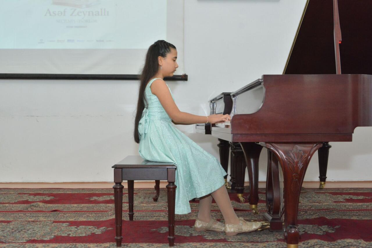 Состоялась презентация книги "Асаф Зейналлы. Избранные произведения" - онлайн из Австралии