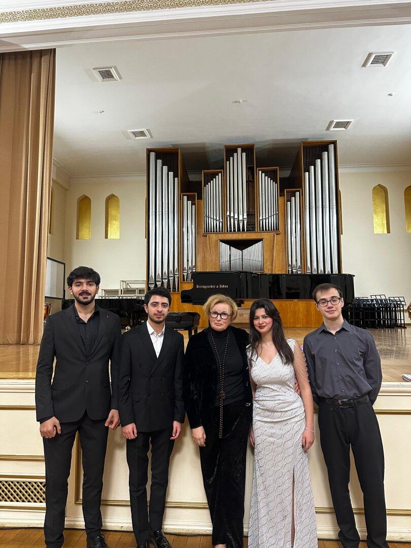 От класса к большой сцене – в Баку состоялся концерт проекта "Единство поколений"