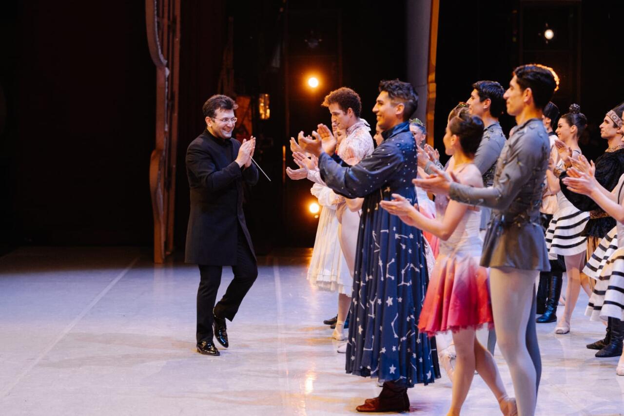 Meksikada əməkdar artist Əyyub Quliyevin dirijorluğu ilə "Şelkunçik" baletinin premyerası keçirilib