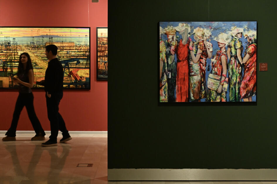 В Баку открылась персональная выставка художника Эмиля Азиза «Орнамент и силуэт»