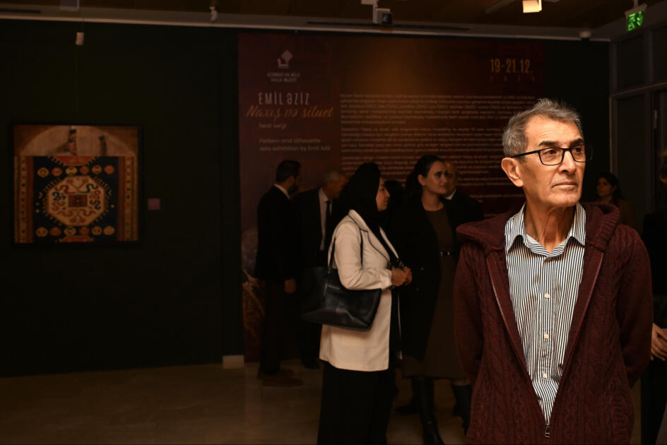 В Баку открылась персональная выставка художника Эмиля Азиза «Орнамент и силуэт»