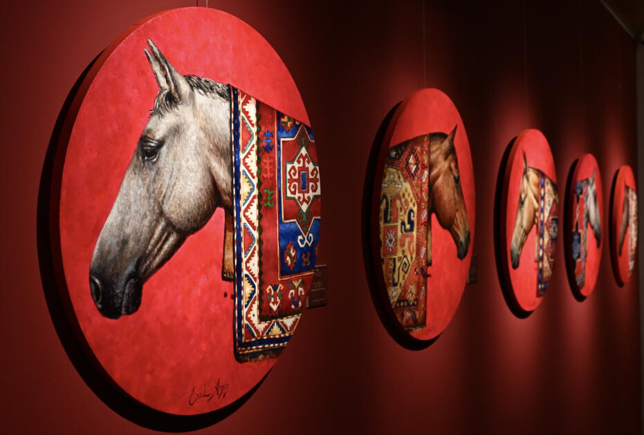 В Баку открылась персональная выставка художника Эмиля Азиза «Орнамент и силуэт»