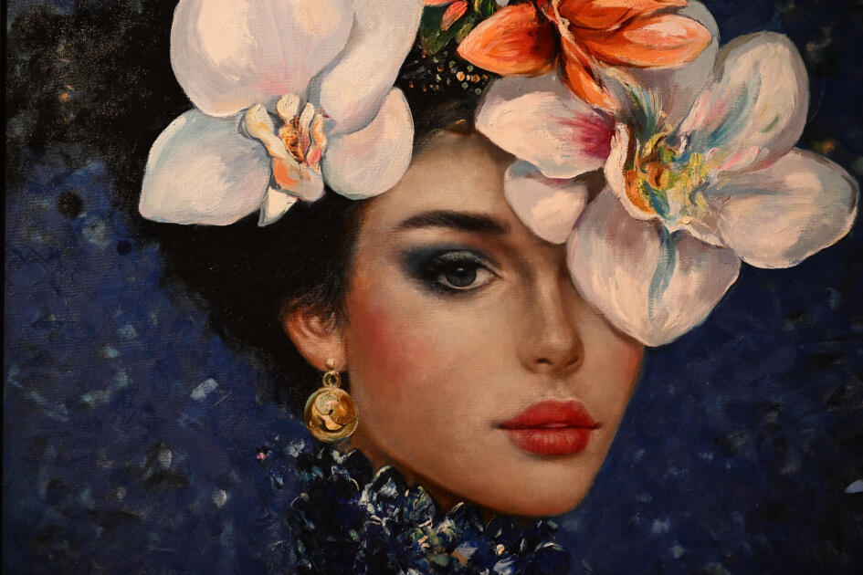 В Баку открылась персональная выставка художника Эмиля Азиза «Орнамент и силуэт»