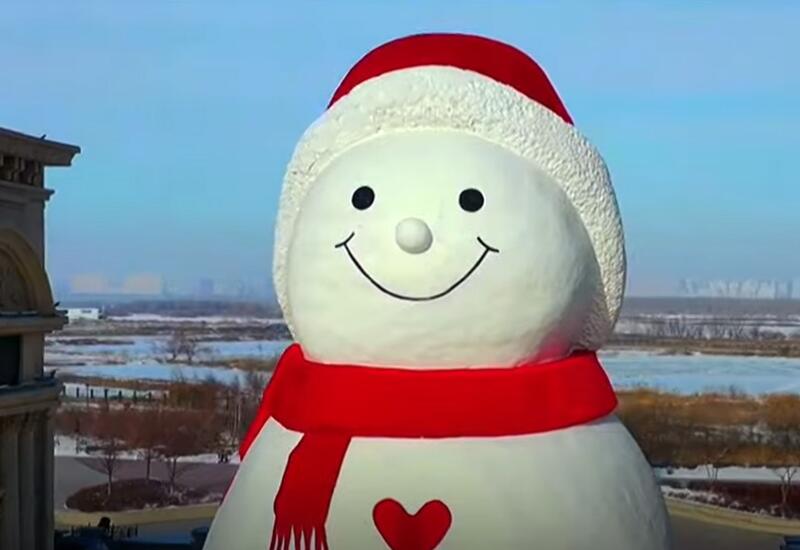 В китайском городе слепили гигантского снеговика