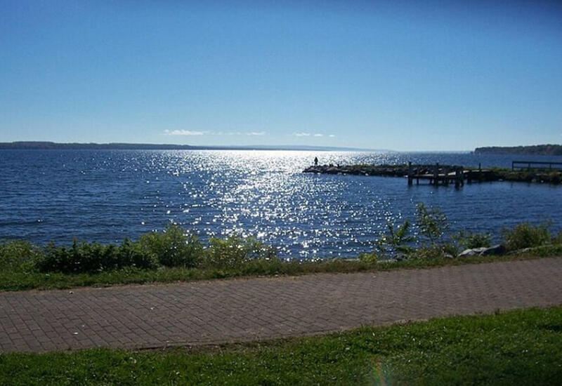 Ученые разгадали многовековую тайну гула, исходящего из озера в США