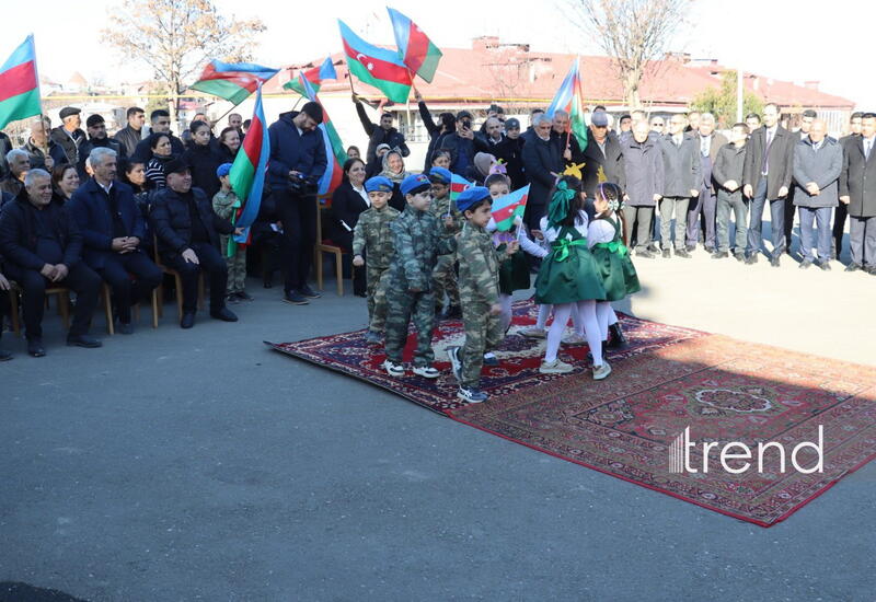 Первая группа бывших вынужденных переселенцев прибыла в поселок Кяркиджахан