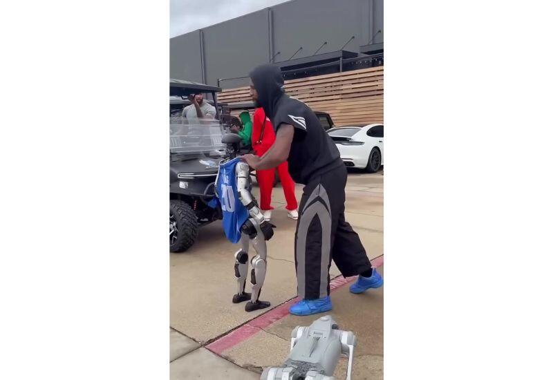 Баскетболист NBA отправил робота в нокаут