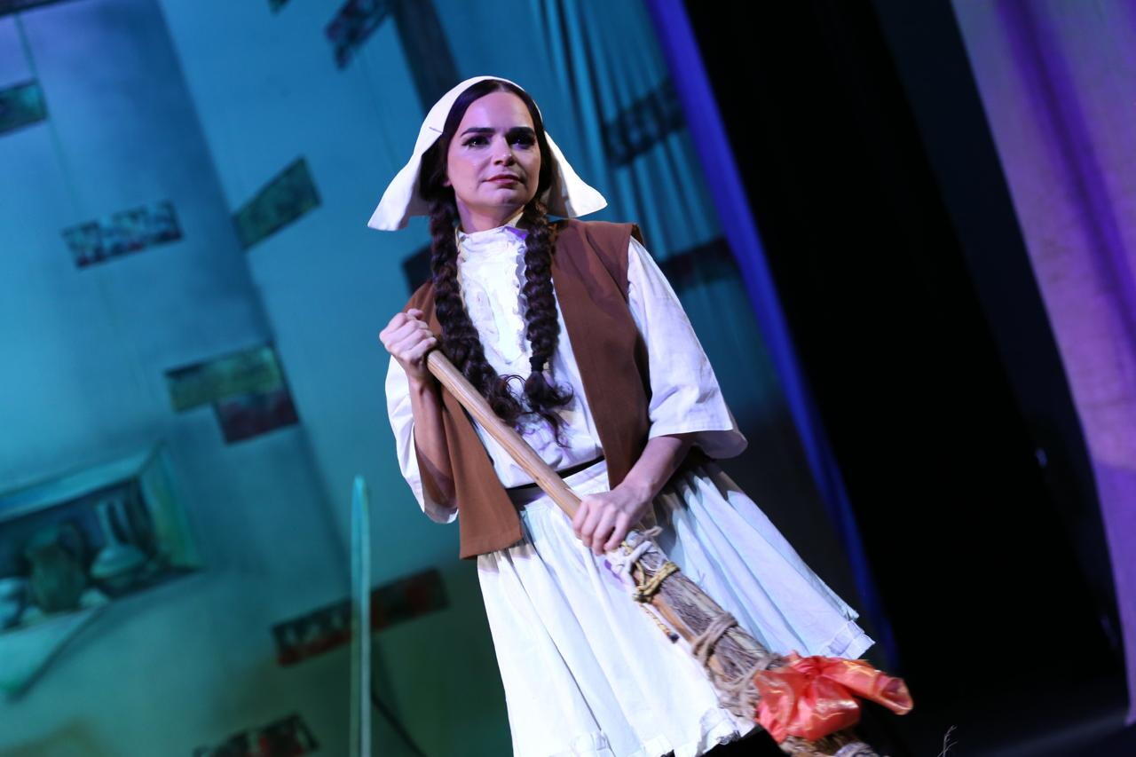 В Баку состоялась премьера спектакля "Хрустальный башмачок"