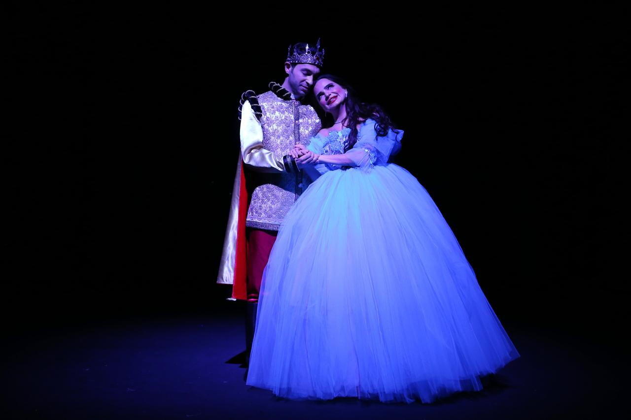 В Баку состоялась премьера спектакля "Хрустальный башмачок"