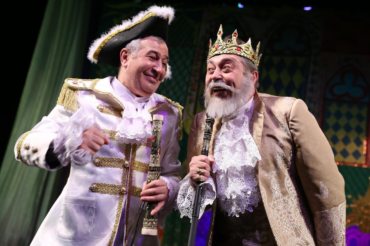 В Баку состоялась премьера спектакля "Хрустальный башмачок"