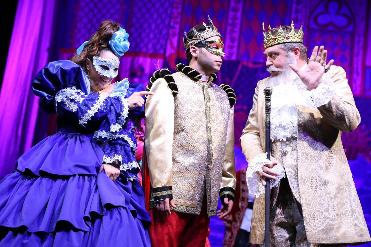 В Баку состоялась премьера спектакля "Хрустальный башмачок"