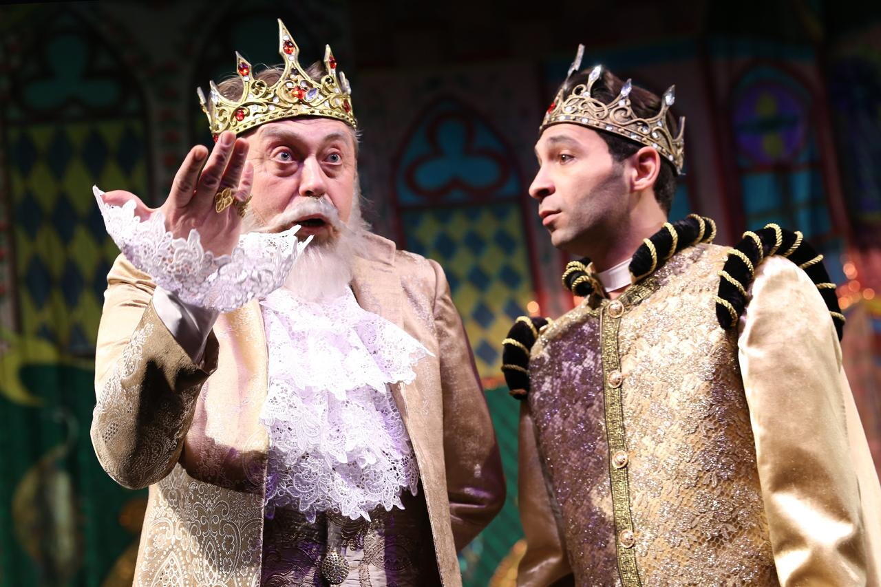 В Баку состоялась премьера спектакля "Хрустальный башмачок"