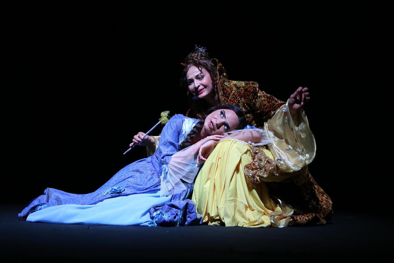 В Баку состоялась премьера спектакля "Хрустальный башмачок"