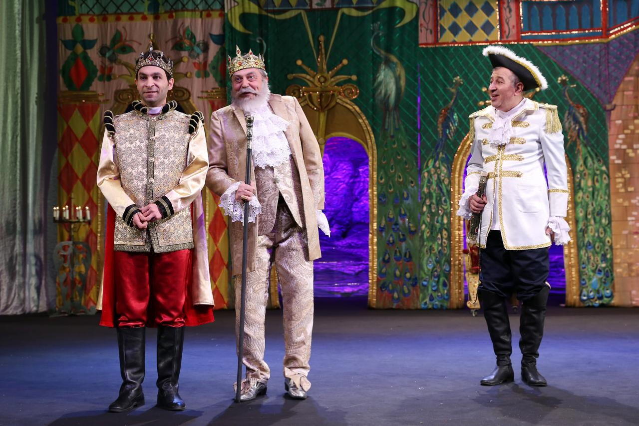 В Баку состоялась премьера спектакля "Хрустальный башмачок"