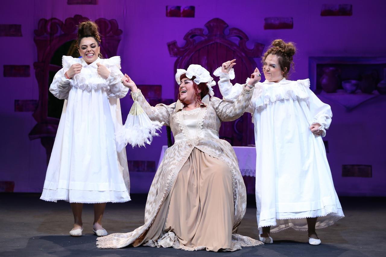 В Баку состоялась премьера спектакля "Хрустальный башмачок"