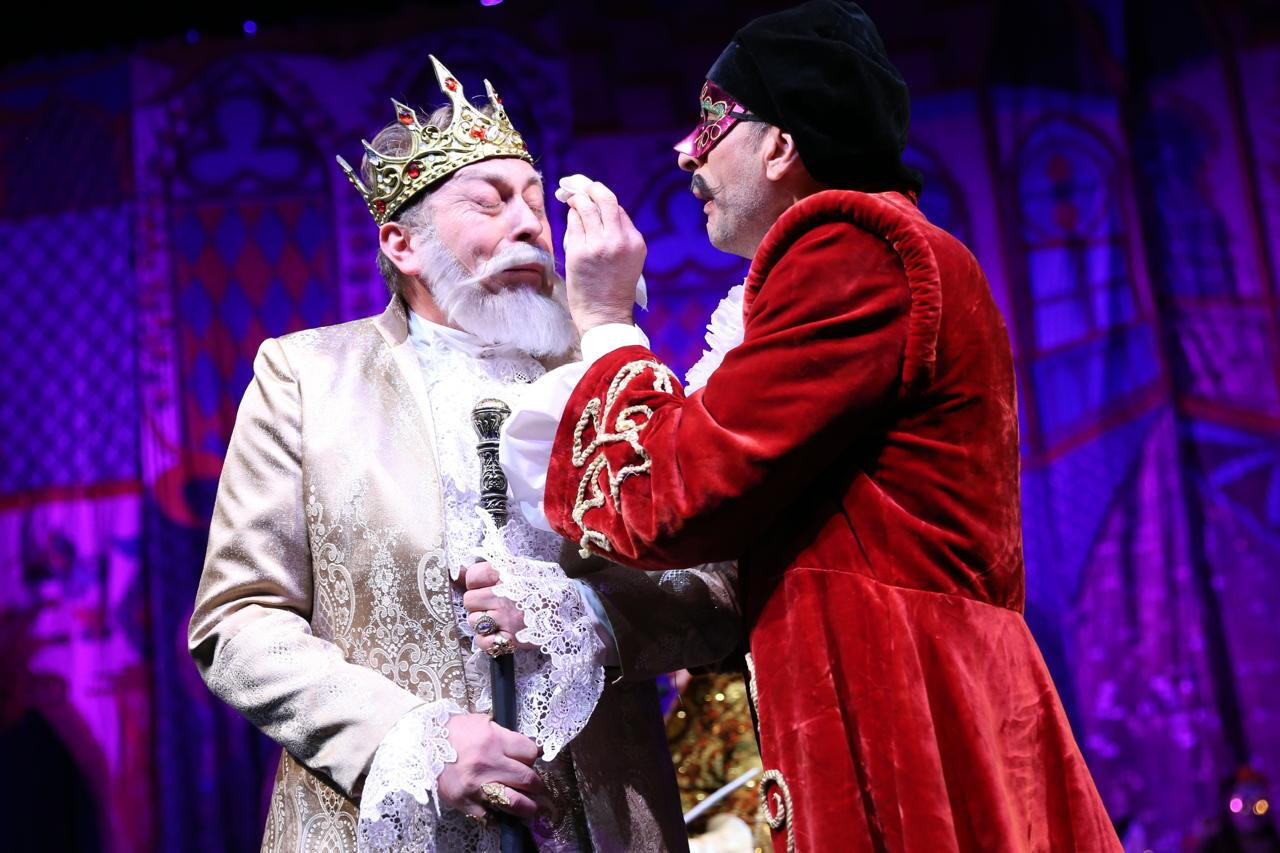 В Баку состоялась премьера спектакля "Хрустальный башмачок"